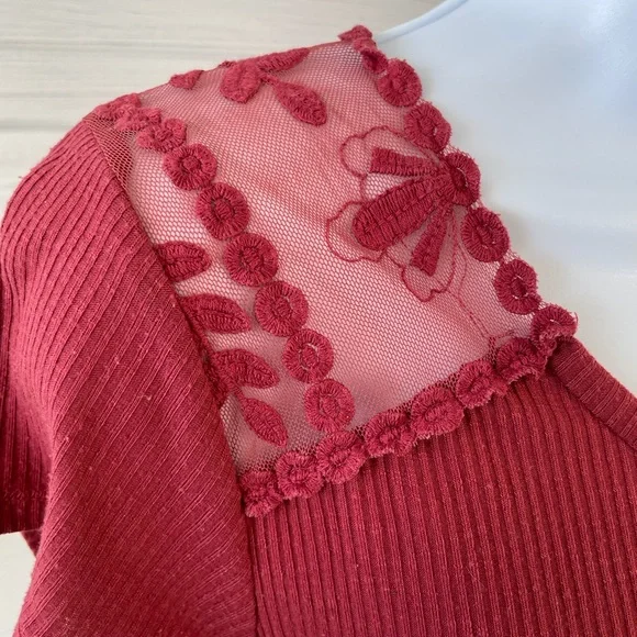 Maurice’s Maroon top with lace back. - Picture 4 of 6